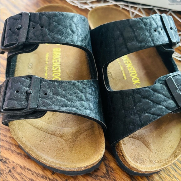 Birkenstock  Kids Size 8-8.5  Arizona Black Sandals. NWB - Picture 3 of 4